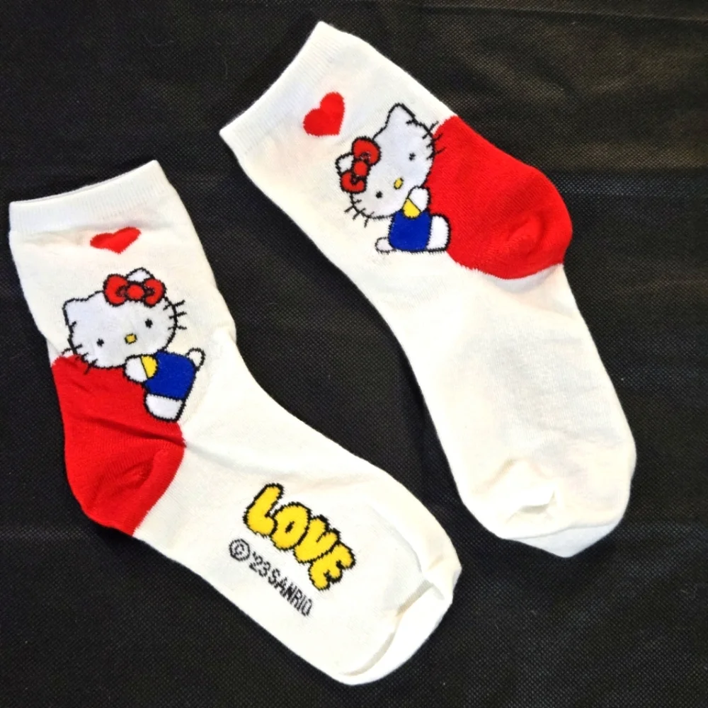 🍒🍒 Sanrio Hello Kitty White and Red Ankle Socks